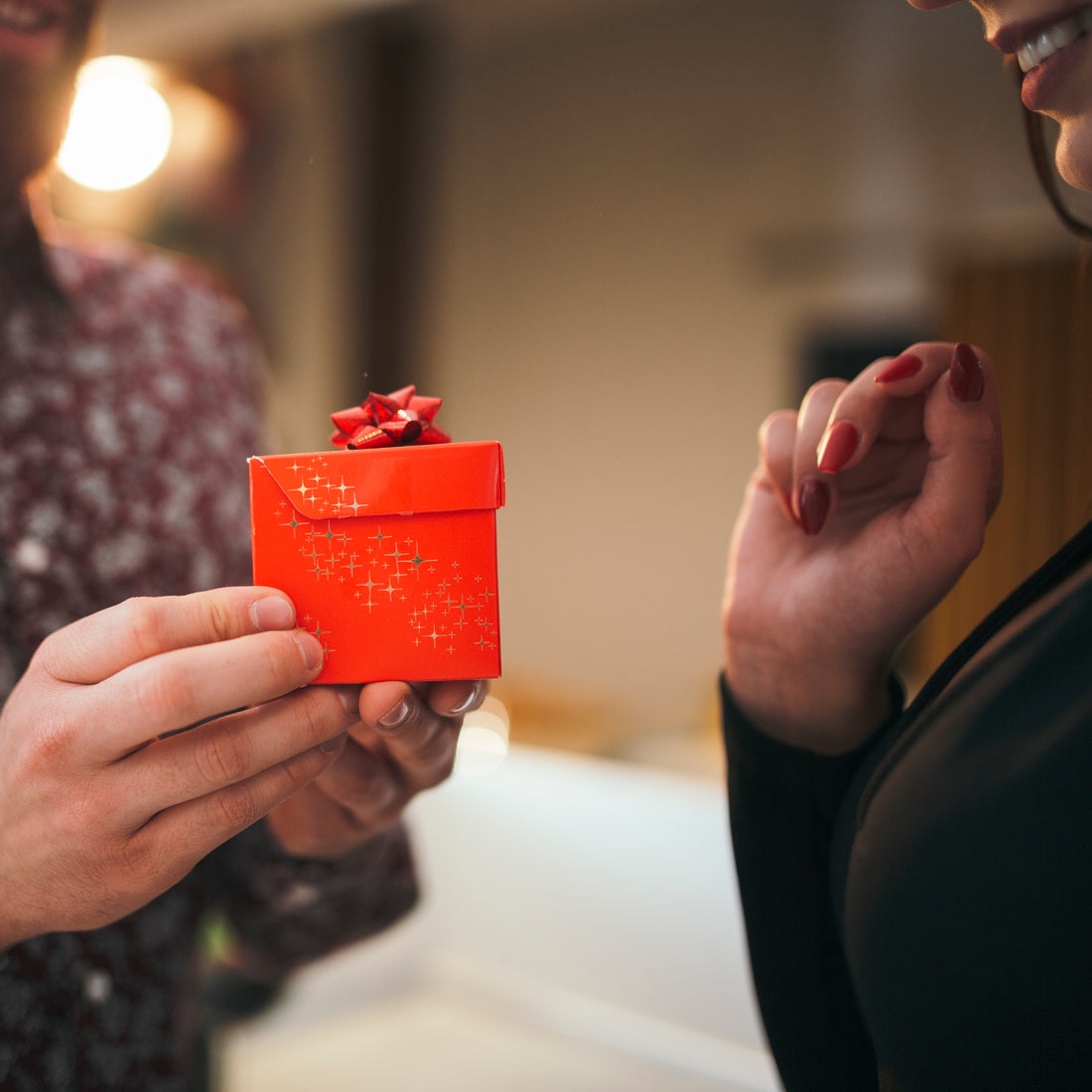 Tiny Treasures, Big Impressions: Creative Gift Presentation for Small Items