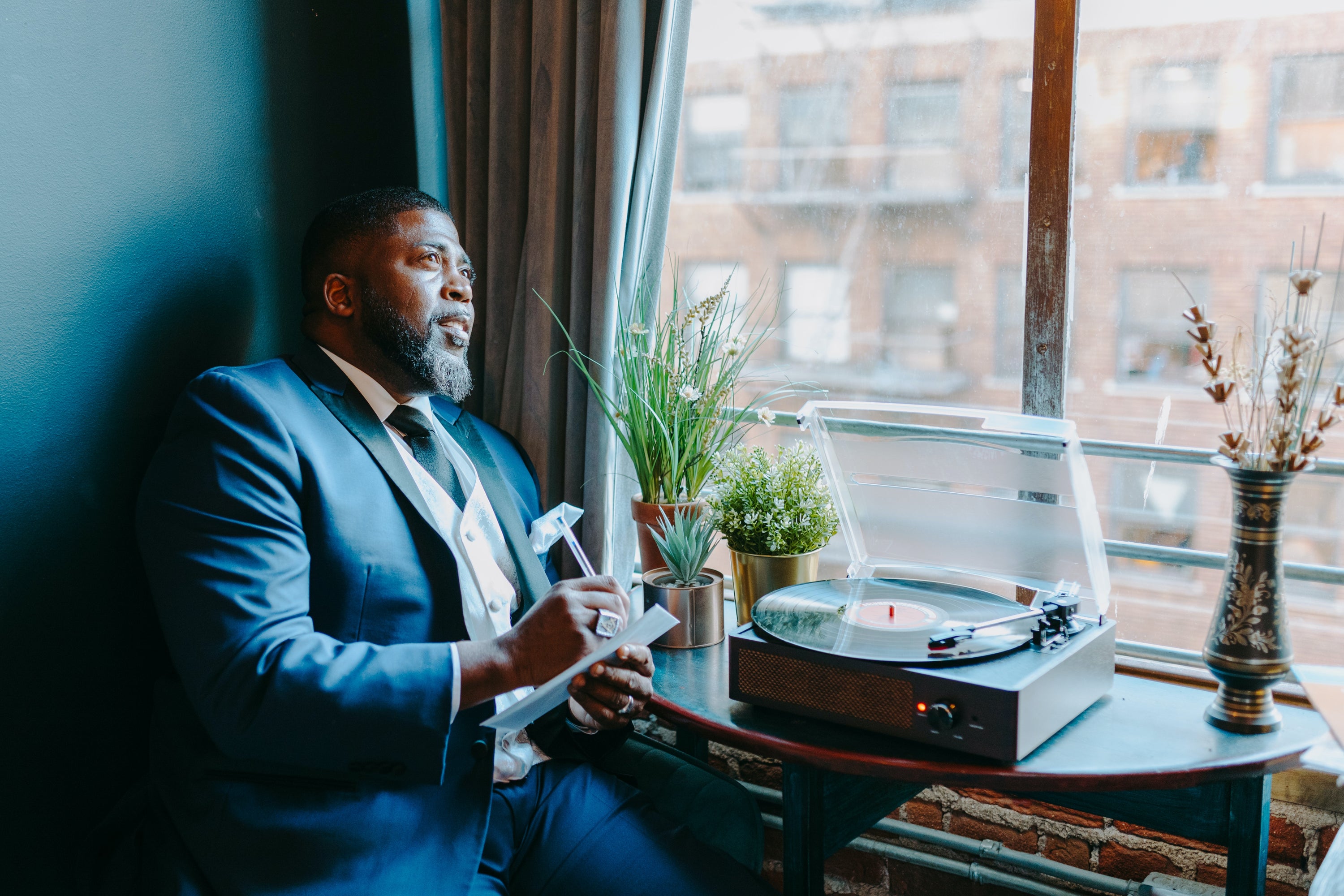 How Does A Turntable Preamp Enhance The Performance of Your Vinyl Reco