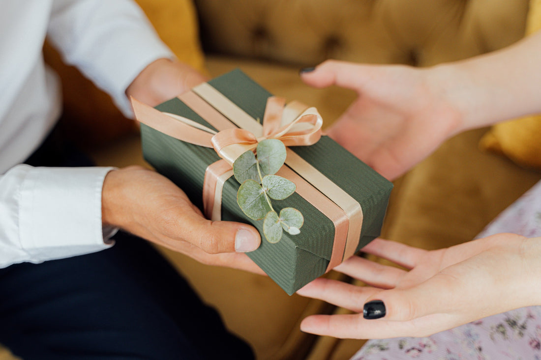 Mastering Gift-Giving Etiquette: Dos and Don'ts